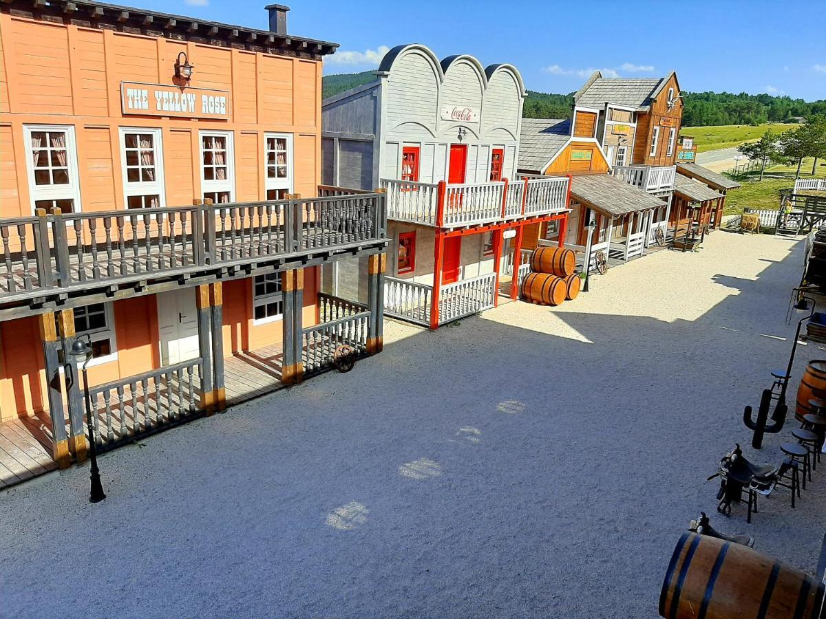 El Paso City, Zlatibor - Unique Wooden Cottages, Treehouse, Wild West Rooms, Accommodation 1-6 People Экстерьер фото