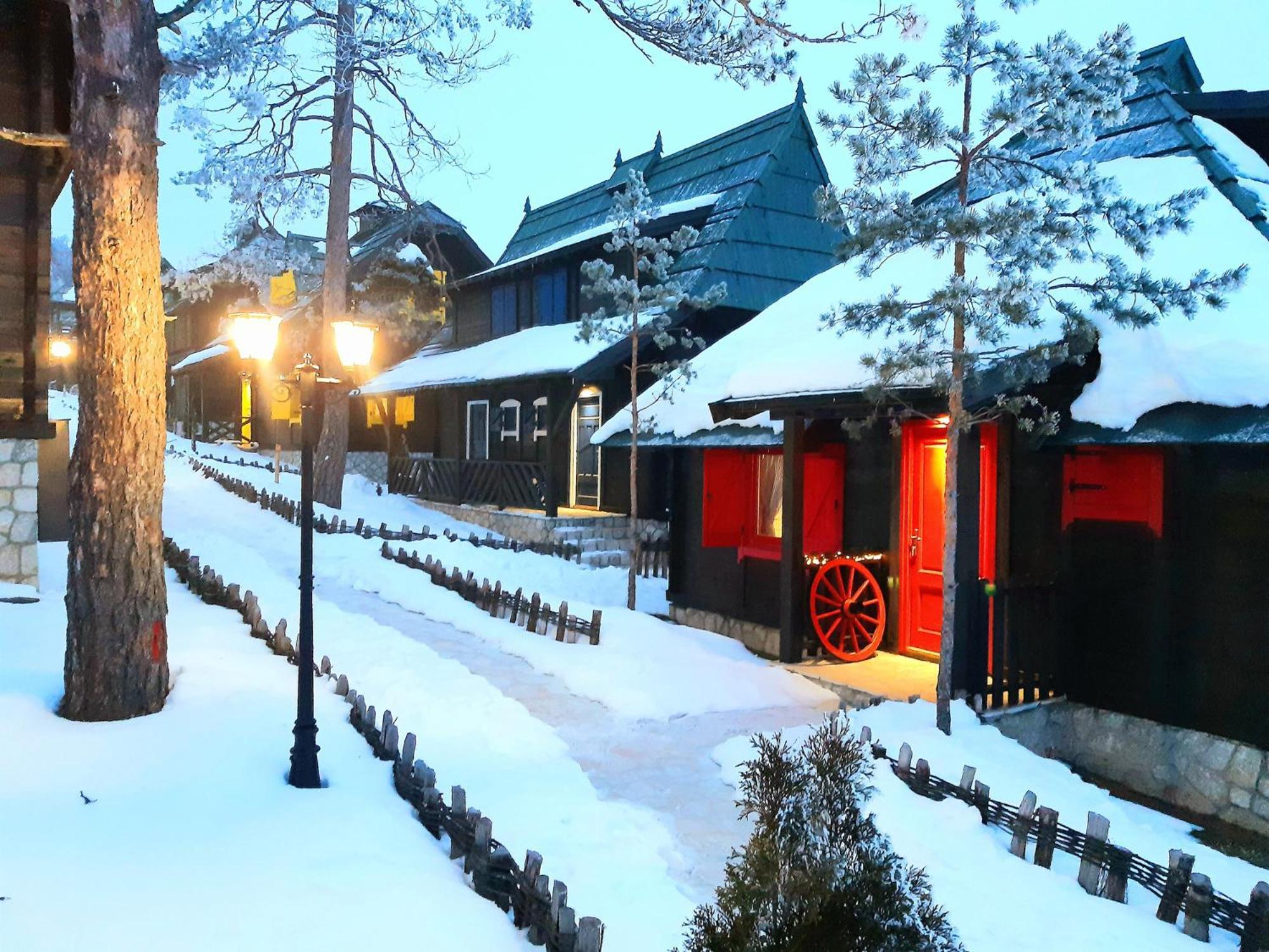 El Paso City, Zlatibor - Unique Wooden Cottages, Treehouse, Wild West Rooms, Accommodation 1-6 People Экстерьер фото