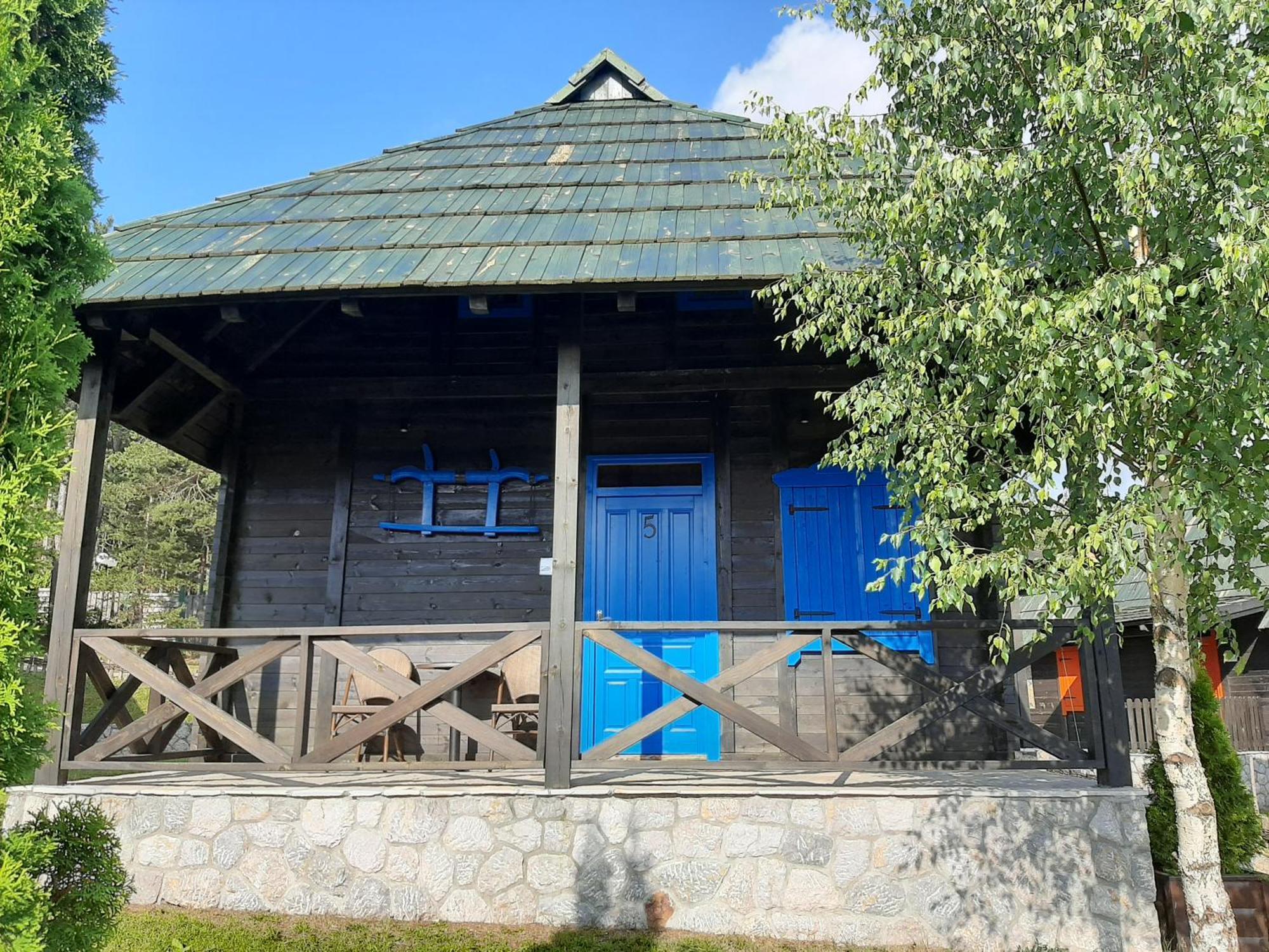 El Paso City, Zlatibor - Unique Wooden Cottages, Treehouse, Wild West Rooms, Accommodation 1-6 People Номер фото
