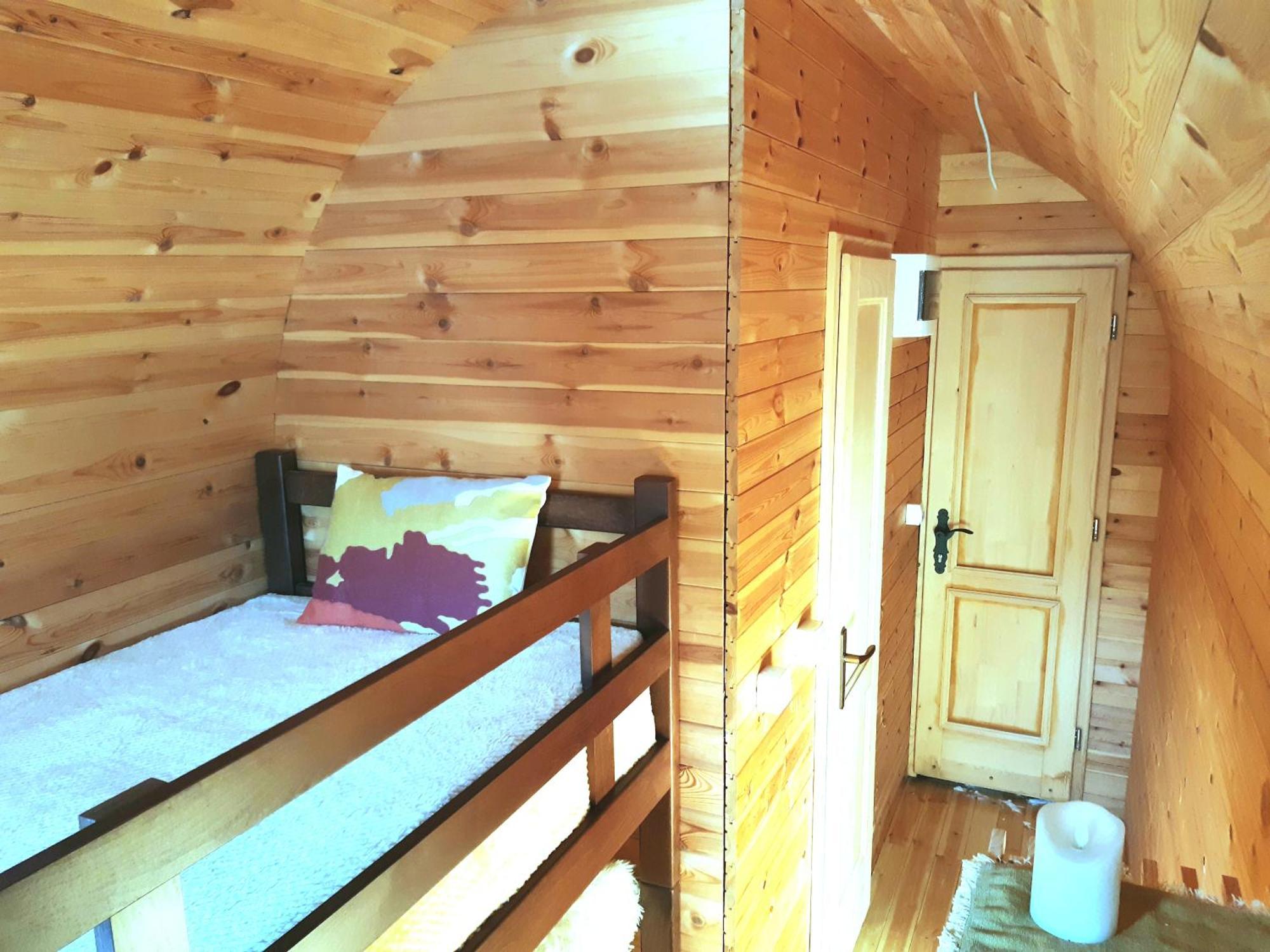 El Paso City, Zlatibor - Unique Wooden Cottages, Treehouse, Wild West Rooms, Accommodation 1-6 People Номер фото
