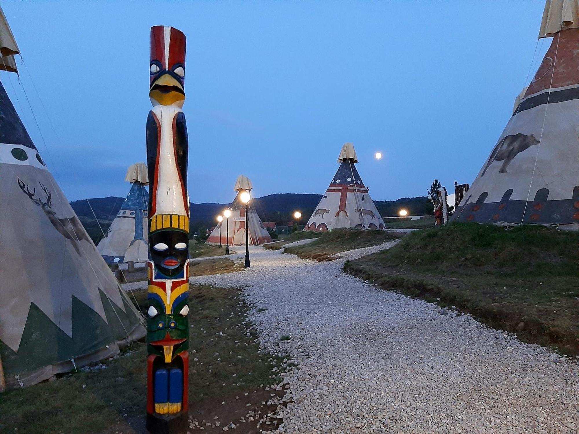 El Paso City, Zlatibor - Unique Wooden Cottages, Treehouse, Wild West Rooms, Accommodation 1-6 People Экстерьер фото