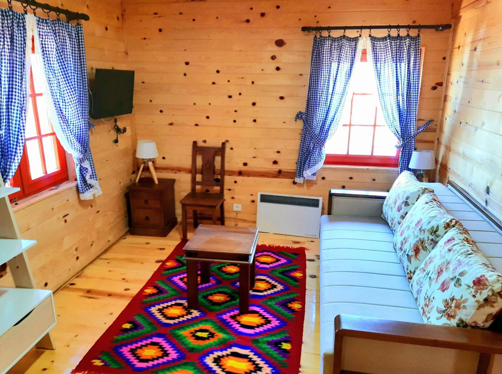 El Paso City, Zlatibor - Unique Wooden Cottages, Treehouse, Wild West Rooms, Accommodation 1-6 People Номер фото